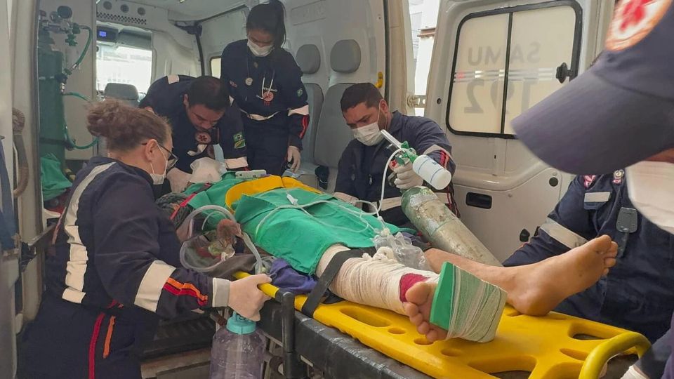 Leia mais sobre o artigo Colono sofre grave acidente durante derrubada de árvores na Transacreana