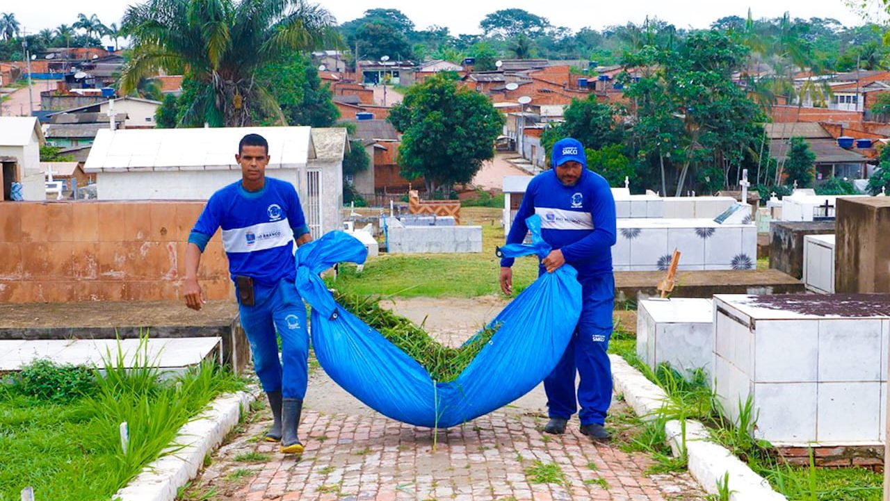 Leia mais sobre o artigo Prefeitura faz limpeza e manutenção de cemitérios para o Dia de Finados