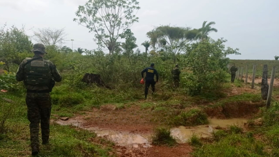 Leia mais sobre o artigo Criminosos invadem fazenda no Acre e dois são mortos em confronto com a PM