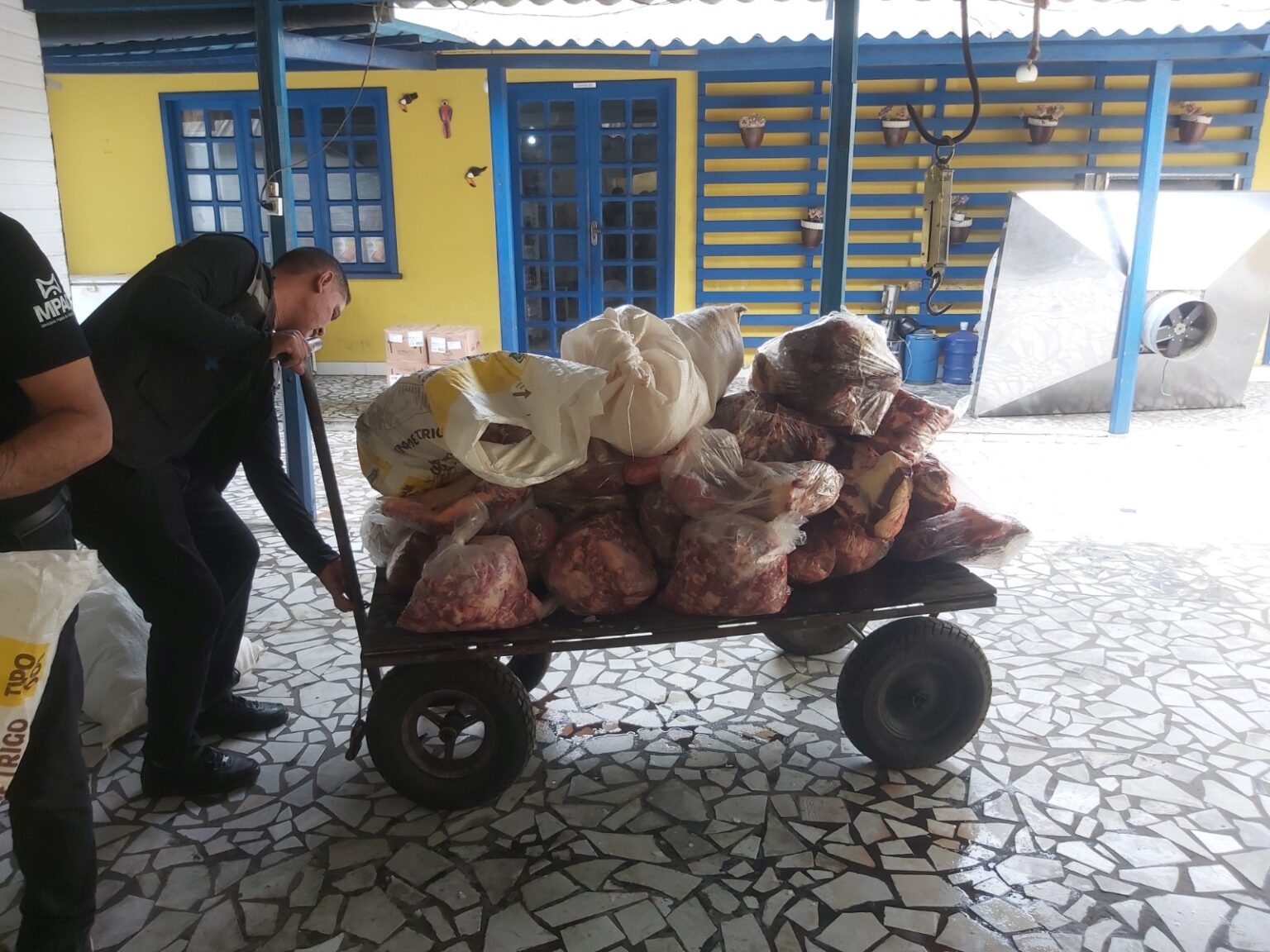 Leia mais sobre o artigo MPAC apreende 685 kg de alimentos impróprios em fornecedora de presídio