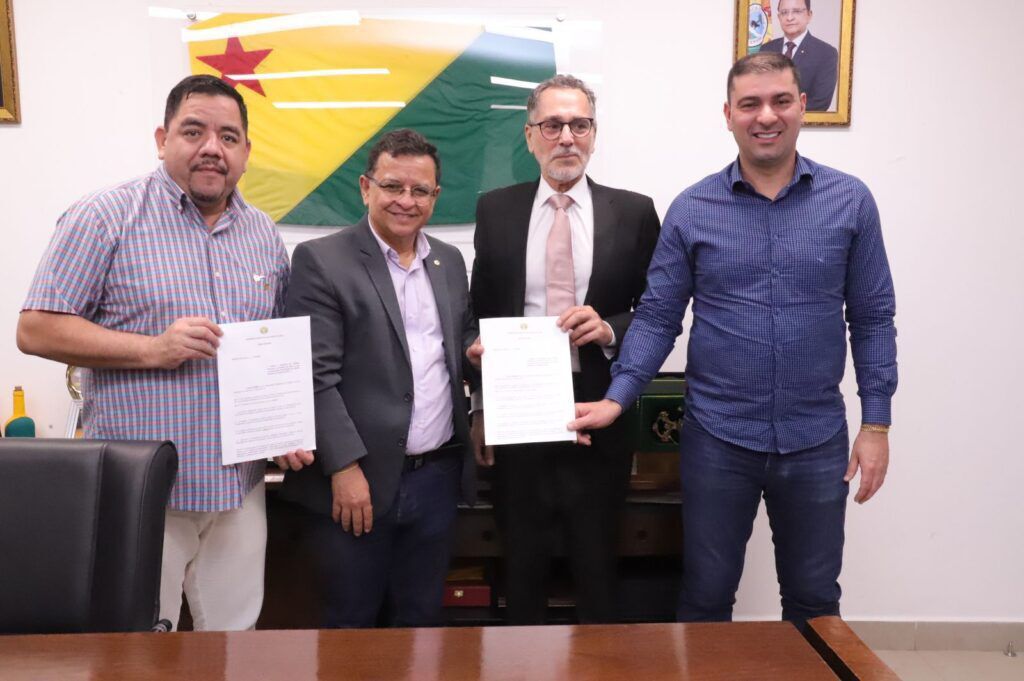 Leia mais sobre o artigo Gladson sanciona lei de autoria de Gonzaga que cria Semana da Cultura Peruana e Boliviana no Acre