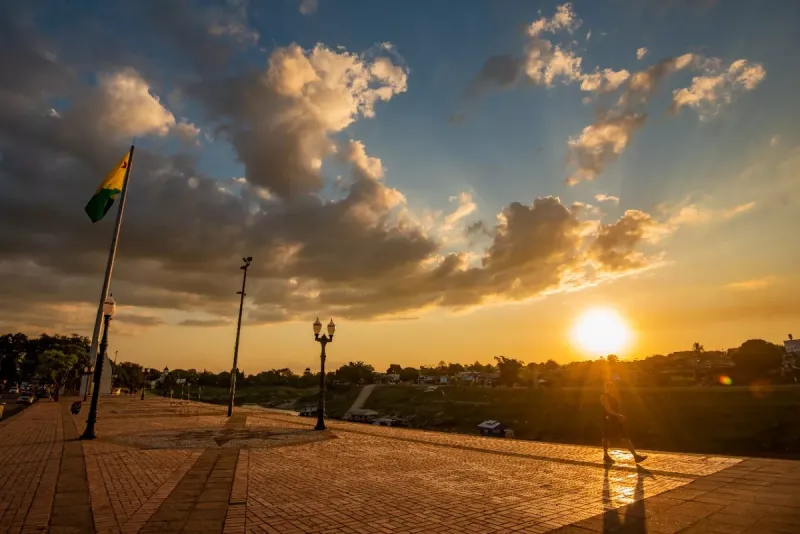 Leia mais sobre o artigo Temperaturas altas e chuvas isoladas marcam o Natal no Acre