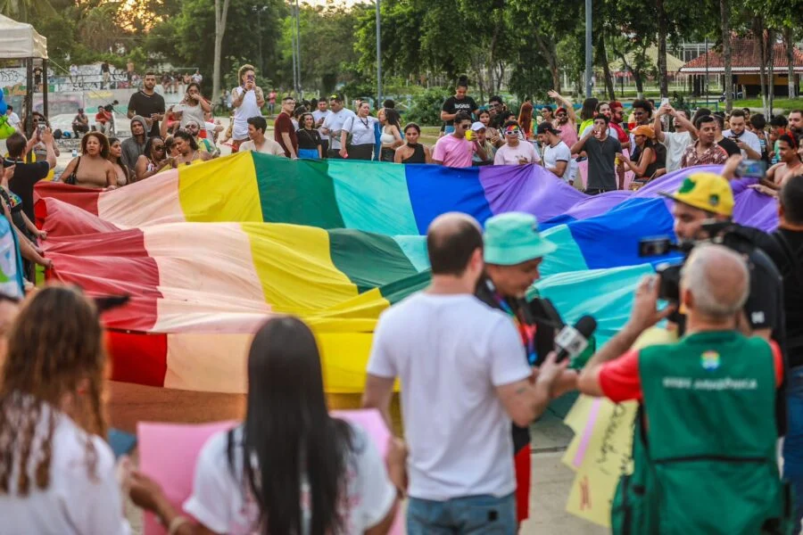 Leia mais sobre o artigo Cerca de sete mil pessoas participam da 17ª Parada LGBT+ em Rio Branco