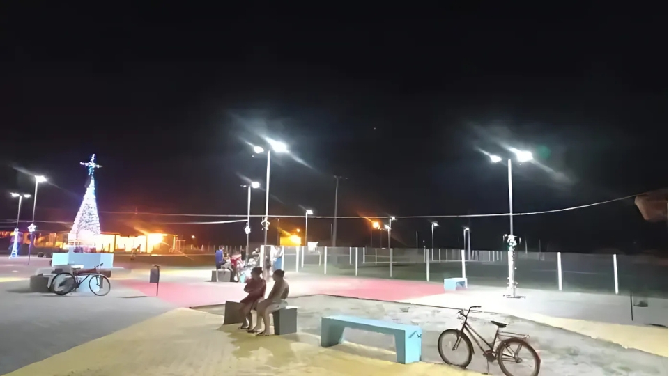 Leia mais sobre o artigo Criança sofre descarga elétrica de enfeite natalino em praça no interior do Acre