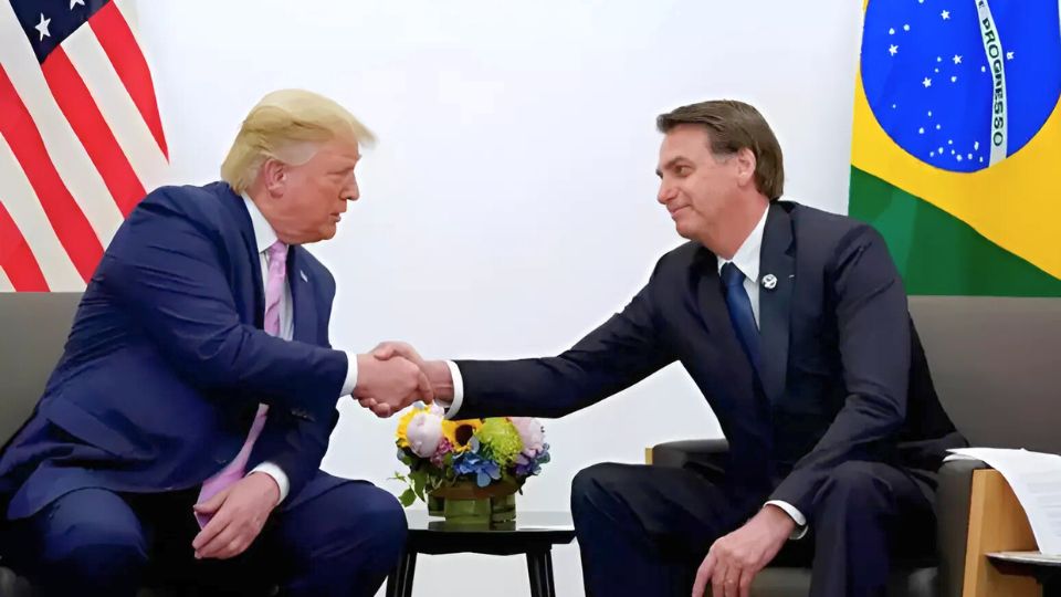 Leia mais sobre o artigo Presidente eleito Donald Trump convida Bolsonaro para posse em Washington