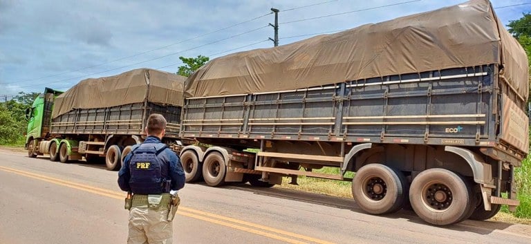 Leia mais sobre o artigo Caminhoneiro é preso na BR-364 após dirigir 22h seguidas e portar cocaína