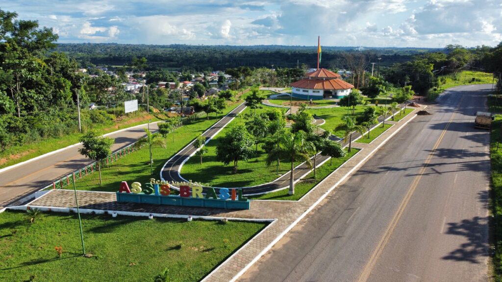 Leia mais sobre o artigo Prefeitura inaugura segunda etapa de praça turística em Assis Brasil