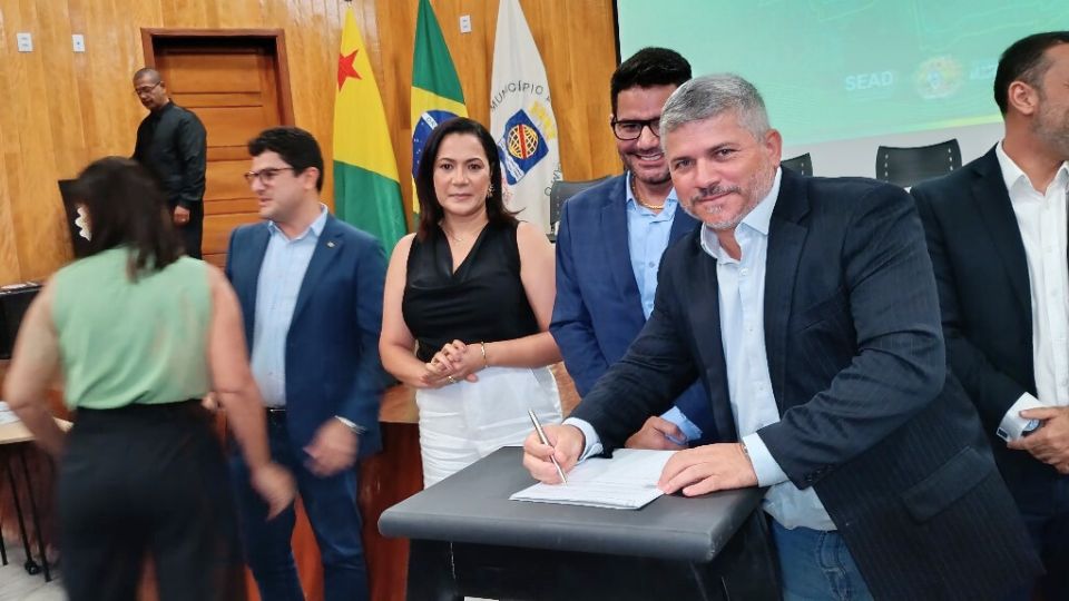 Leia mais sobre o artigo Epitaciolândia faz adesão ao Sistema Eletrônico de Informações