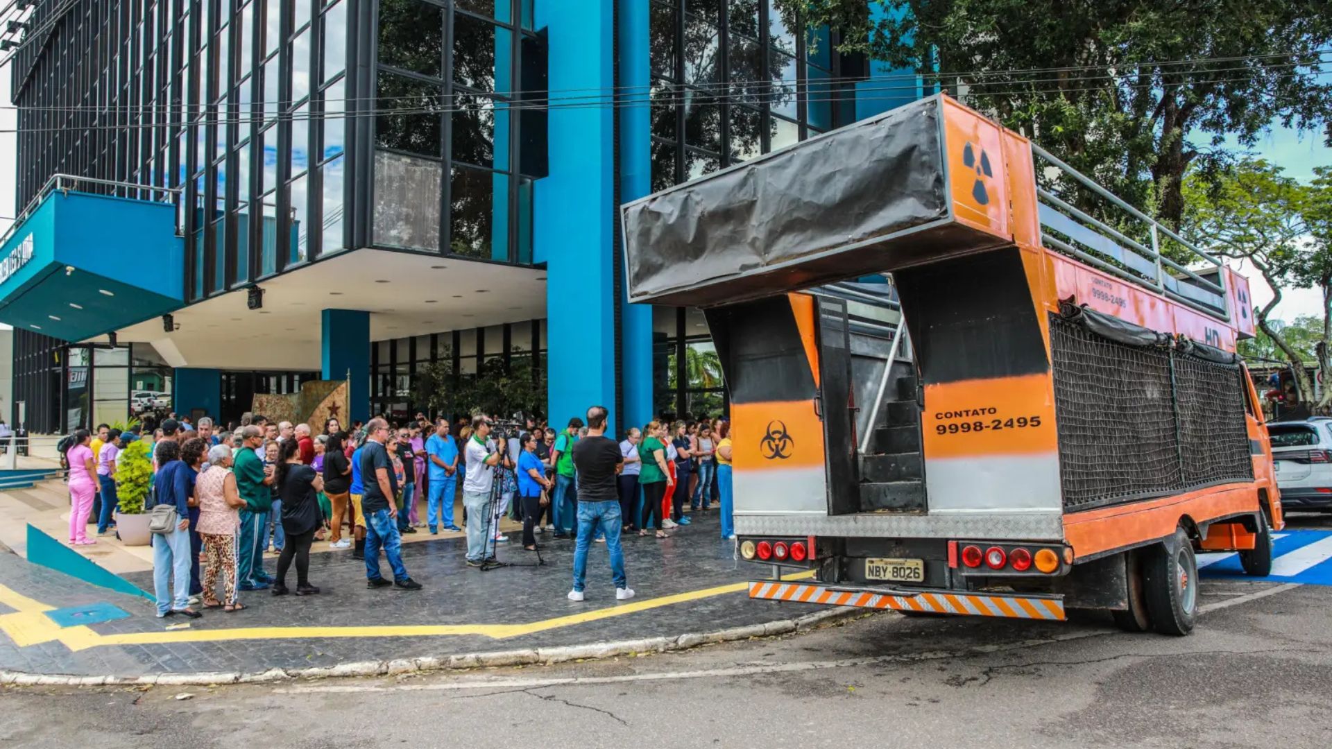 Leia mais sobre o artigo Servidores da saúde protestam por novo plano de carreira em frente à Aleac