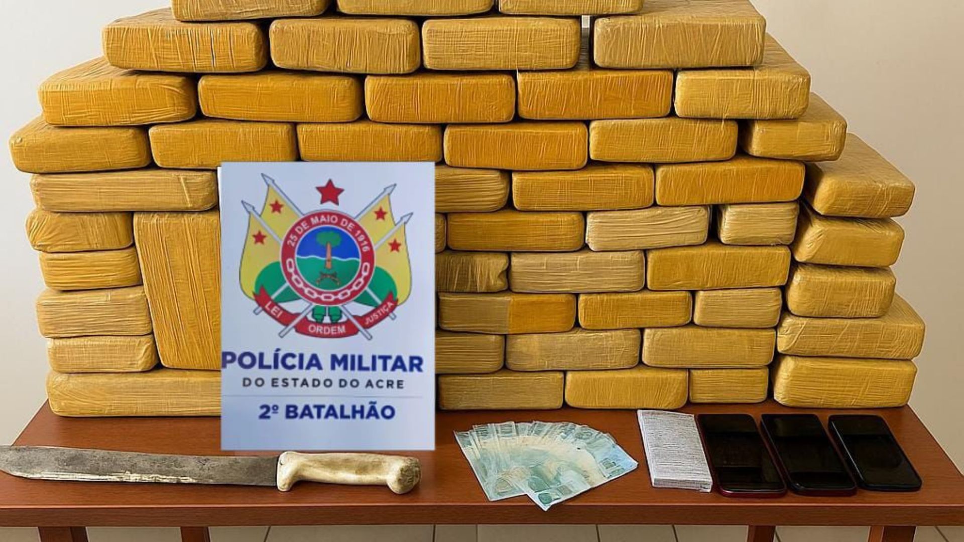 Leia mais sobre o artigo Polícia Militar apreende mais de 77kg de droga e prende quadrilha na Vila Acre