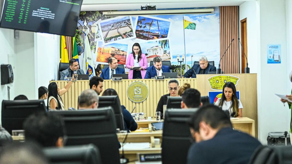 Leia mais sobre o artigo Pedido de empréstimo de Bocalom para comprar ônibus emperra na CCJ da Câmara
