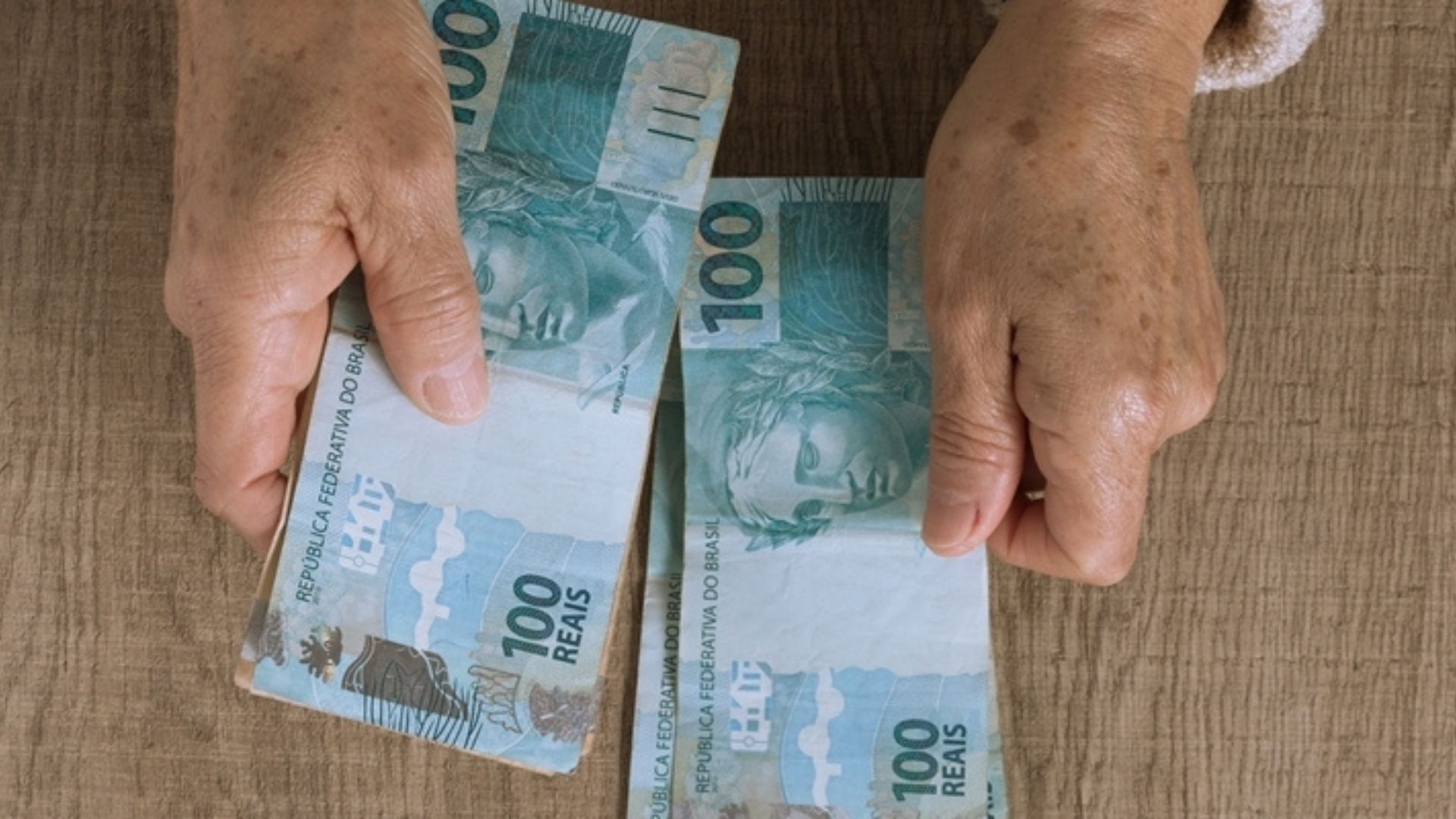 Leia mais sobre o artigo 14º salário: veja como garantir de R$ 1 mil a mais de R$ 2 mil em dezembro
