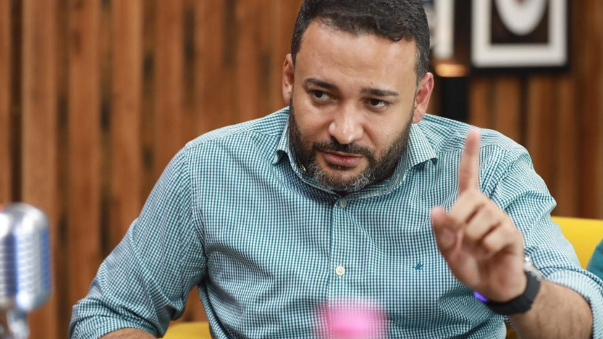 Leia mais sobre o artigo Secretário é afastado após denúncia de escola funcionando em antigo curral