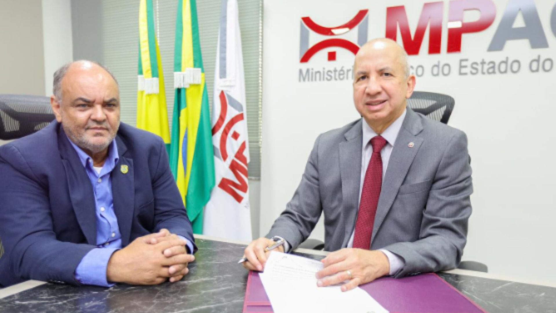 Leia mais sobre o artigo MPAC firma parceria com a Polícia Civil para emissão de carteiras funcionais de promotores e procuradores