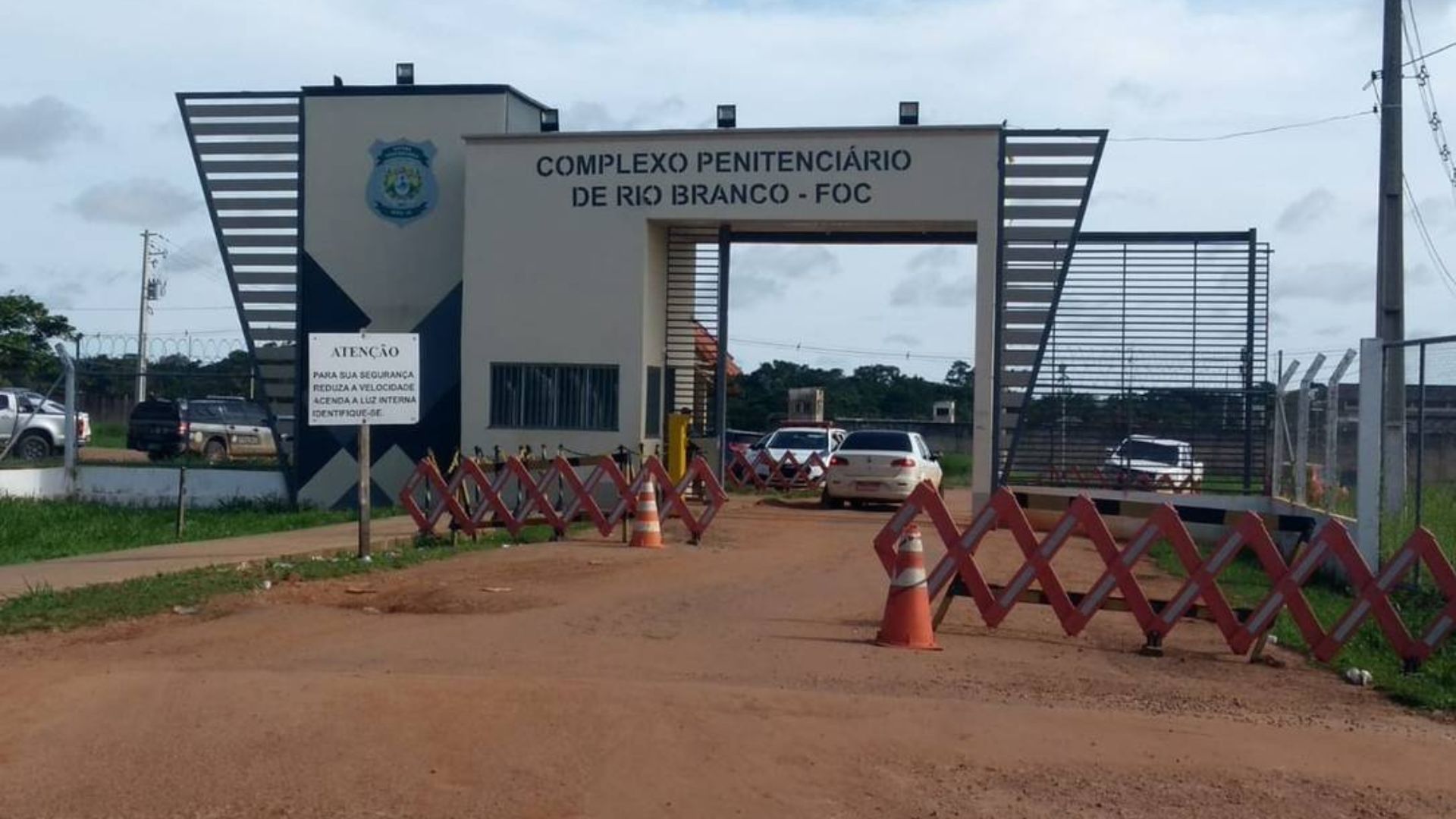 Leia mais sobre o artigo Nove presos fogem do Oliveira Conde; buscas seguem com uso de helicóptero e Iapen emite nota