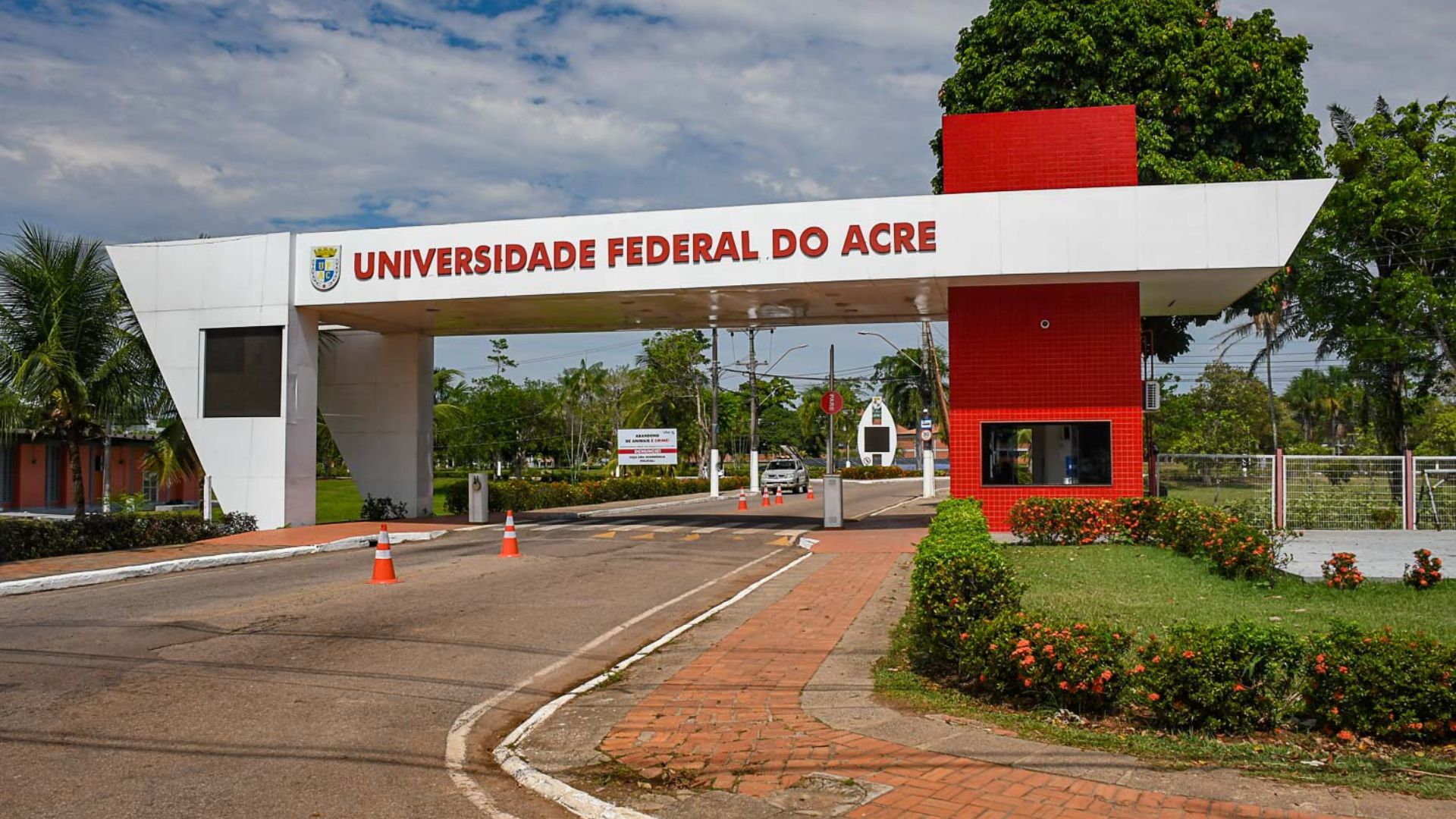 Leia mais sobre o artigo Ufac lança concurso público com 32 vagas e salários de até R$ 4,7 mil