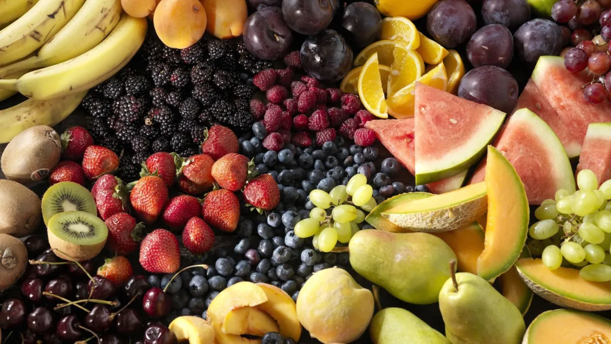 Leia mais sobre o artigo Veja por quais motivos você não deve excluir frutas da sua alimentação