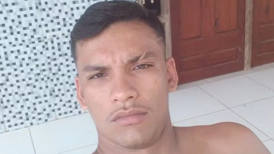 Leia mais sobre o artigo Homem rompe tornozeleira eletrônica e é executado a tiros dentro de casa
