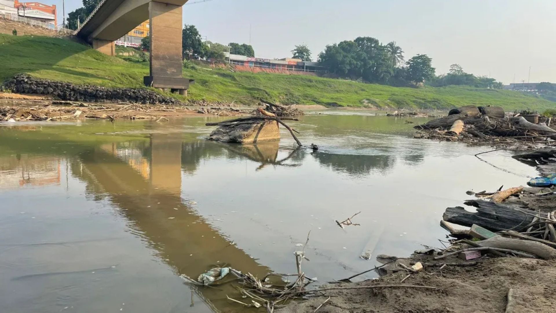 Leia mais sobre o artigo Rio Acre segue em queda e acende alerta para estiagem em Rio Branco