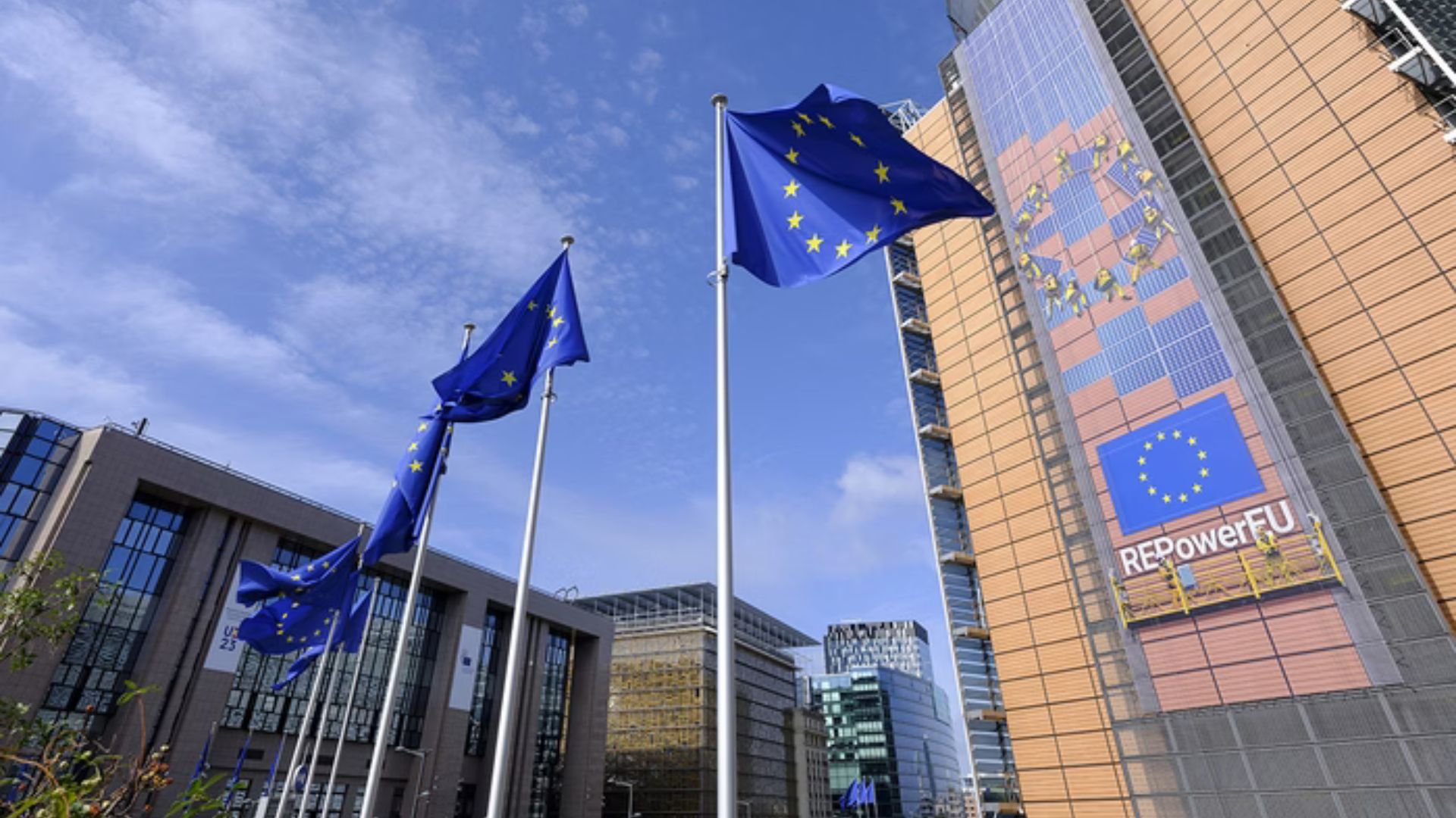 Leia mais sobre o artigo UE aprova pacote bilionário de tarifas contra EUA se não houver acordo
