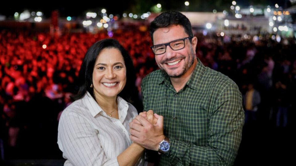 Leia mais sobre o artigo Mailza prestigia ao lado de Gladson Noite Gospel com Fernanda Brum na Expoacre