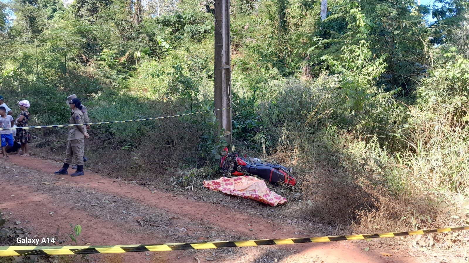 Leia mais sobre o artigo Jovem morre na hora após perder controle de moto em ramal e colidir contra poste