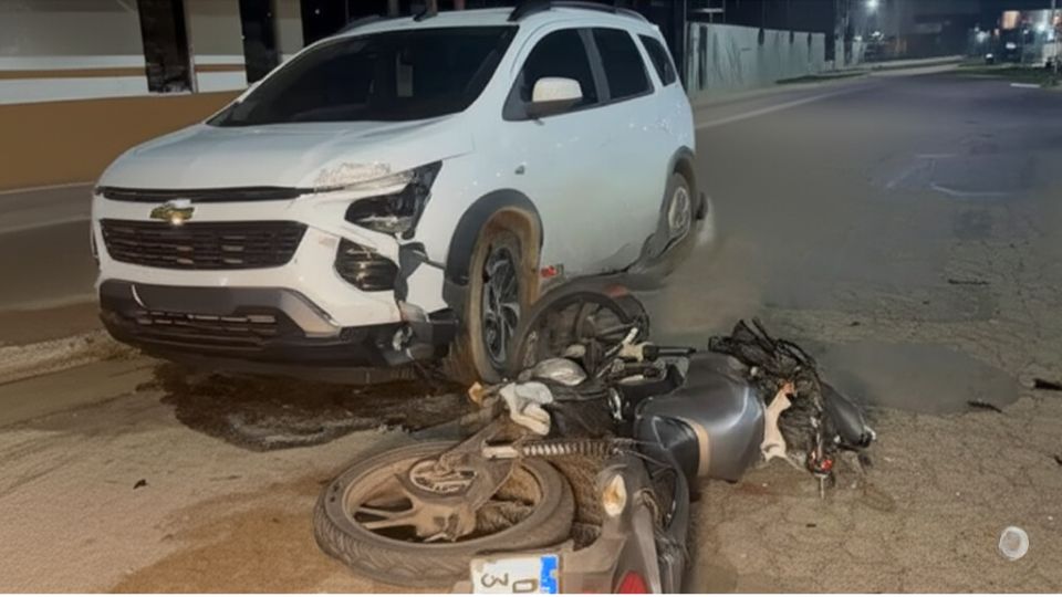 Leia mais sobre o artigo Conversão proibida termina em colisão e moto acerta carro comprado no dia anterior