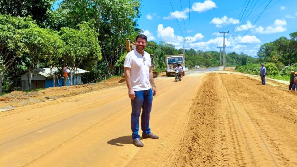 Leia mais sobre o artigo Gladson acompanha obras de duplicação da AC-405 em Cruzeiro do Sul