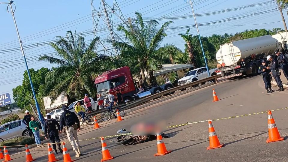 Leia mais sobre o artigo Motociclista morre após colisão com carreta na Via Chico Mendes