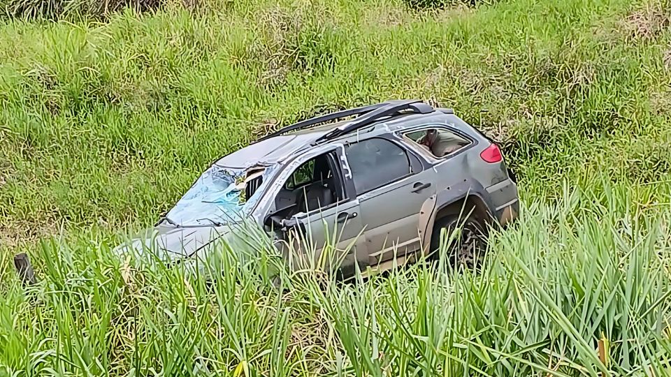 Leia mais sobre o artigo Carro de passeio capota no interior do Acre e mobiliza equipes do Samu nesta sexta