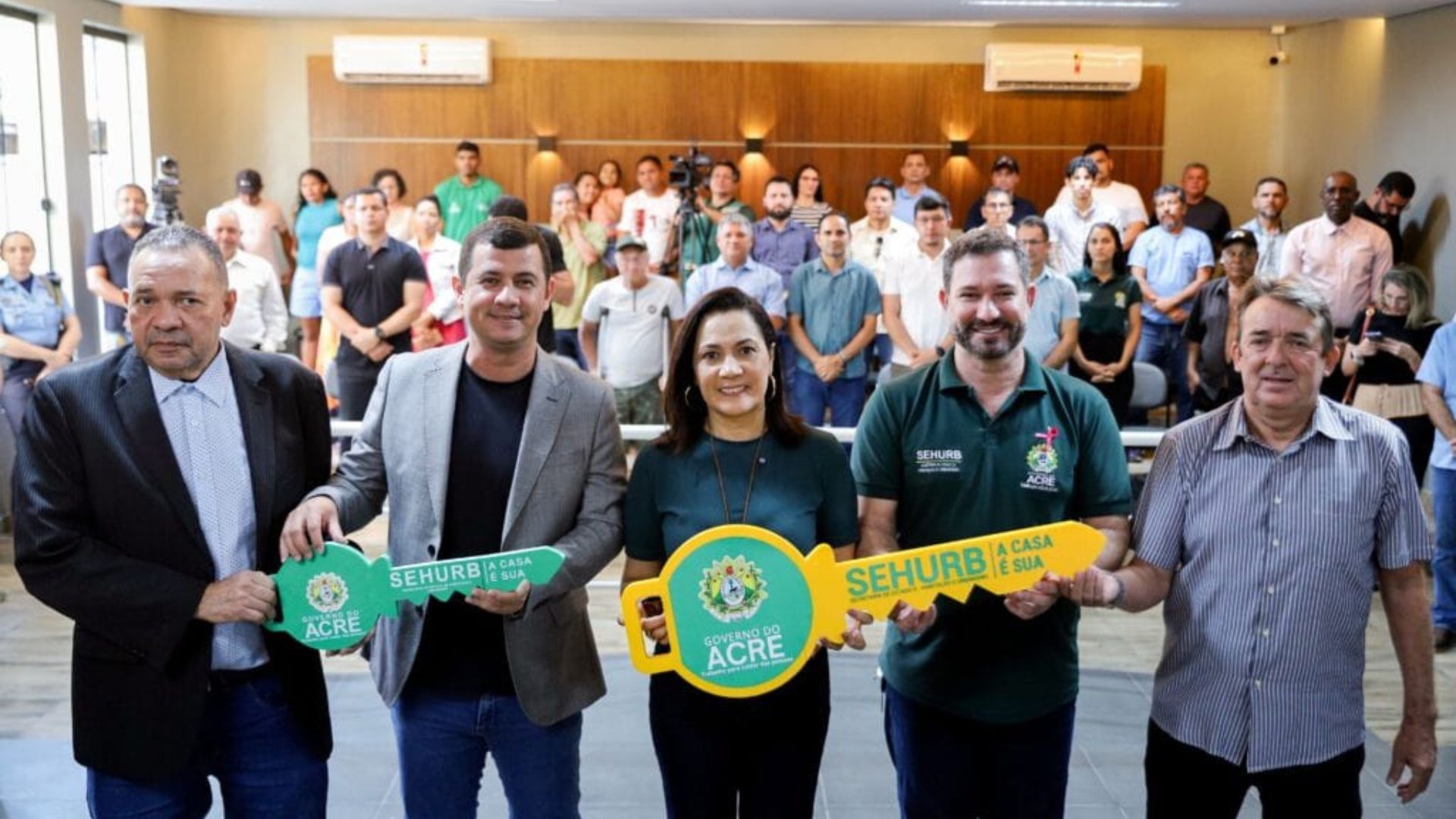 Leia mais sobre o artigo Vice-governadora Mailza acompanha sorteio de 100 unidades habitacionais em Xapuri