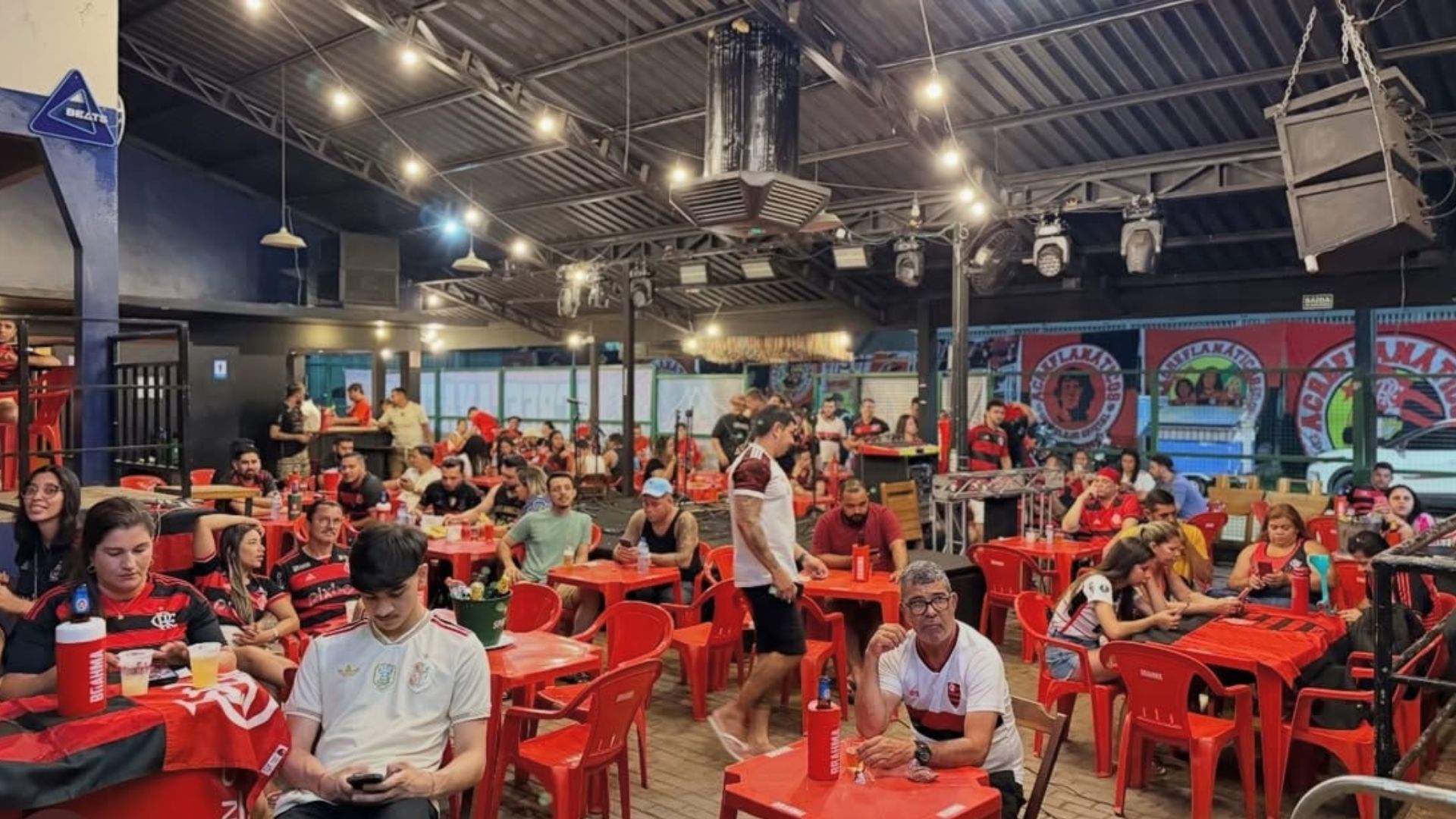 Leia mais sobre o artigo Torcida do Flamengo no Acre lota caravana para final da Libertadores