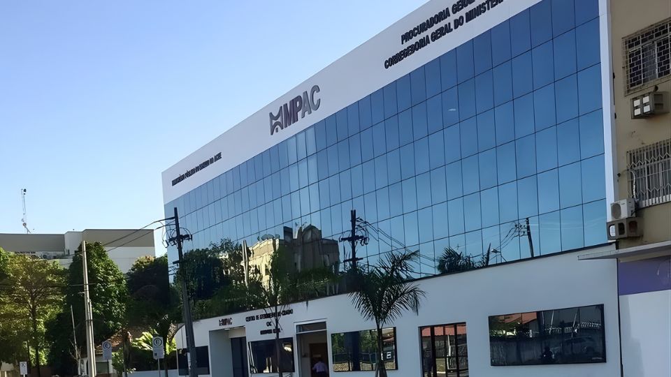 Leia mais sobre o artigo Membros do MPAC receberam acima do teto em 2024