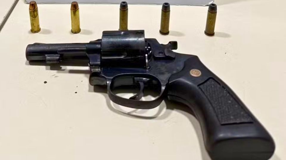 Leia mais sobre o artigo Curioso se aproxima de local de acidente e é flagrado com arma em Rio Branco