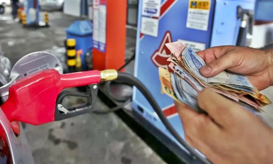 Leia mais sobre o artigo Redução da gasolina ainda não chegou aos postos do Acre; entenda