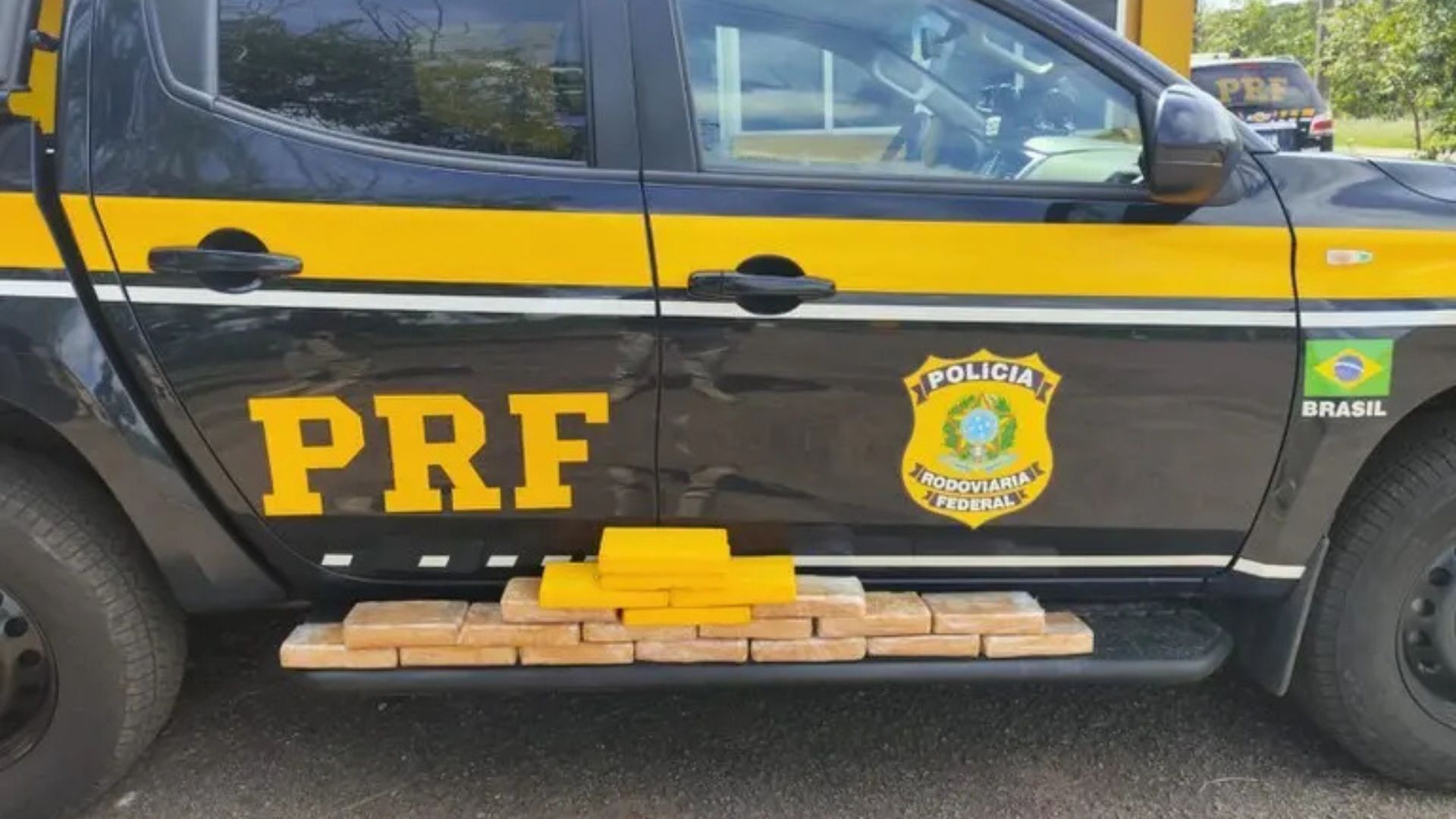 Leia mais sobre o artigo PRF apreende drogas, arma e cumpre mandado de prisão em ações no Acre