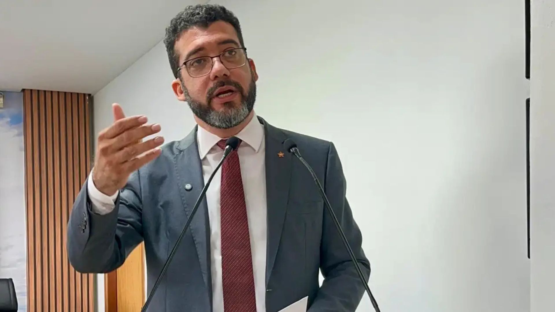 Leia mais sobre o artigo Vereadores se revoltam após ônibus da Ricco quebrar mais uma vez