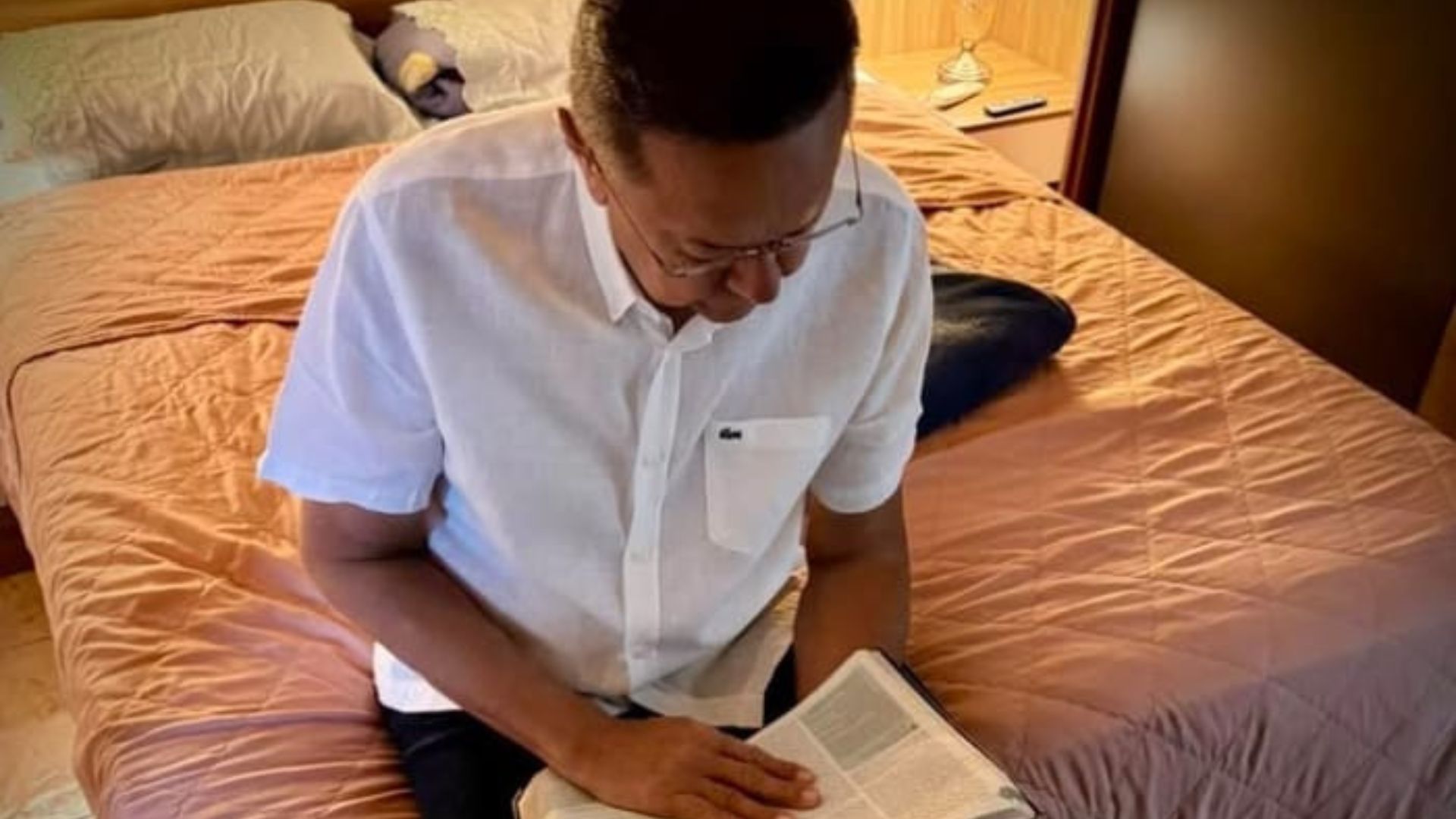 Leia mais sobre o artigo Silas Câmara publica mensagem religiosa durante crise com Antônia Lúcia