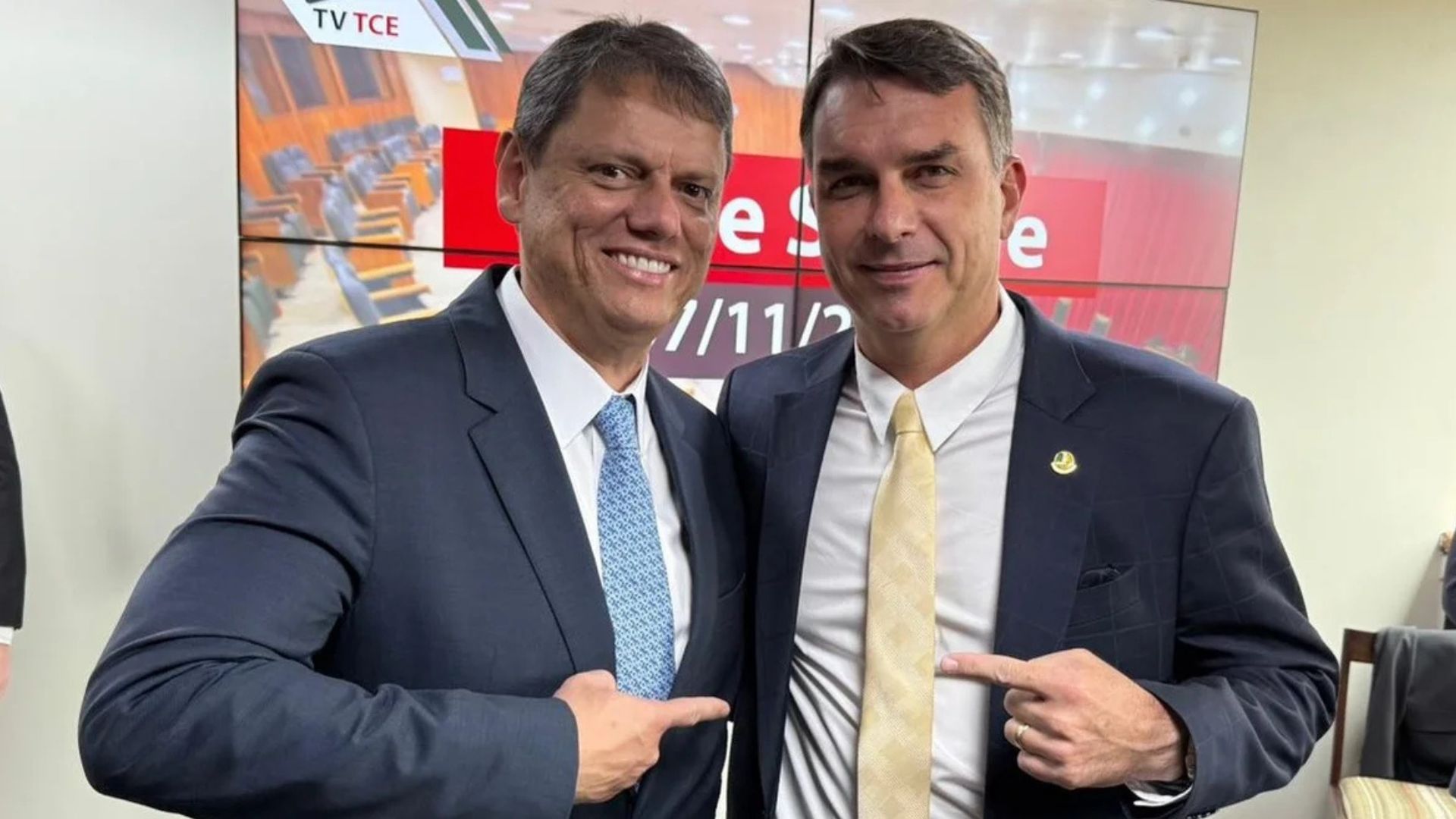Leia mais sobre o artigo Tarcísio já foi avisado que Bolsonaro escolheu Flávio como candidato