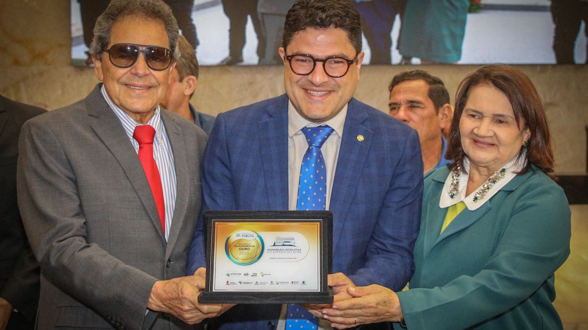 Leia mais sobre o artigo Eduardo Ribeiro recebe premiação da Aleac por destaque em transparência pública