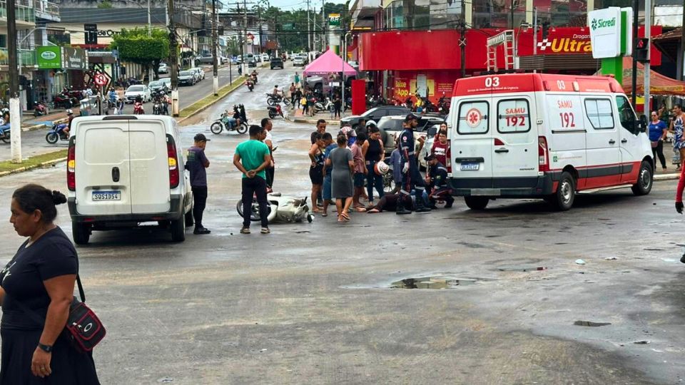 Leia mais sobre o artigo Acidente entre motociclta e furgão deixa mulher ferida no interior do Acre
