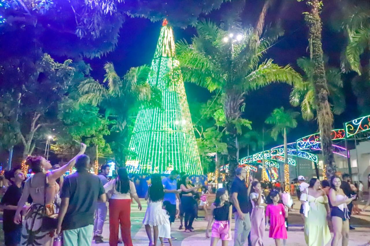 Leia mais sobre o artigo Show de luzes marca abertura do Natal na capital acreana