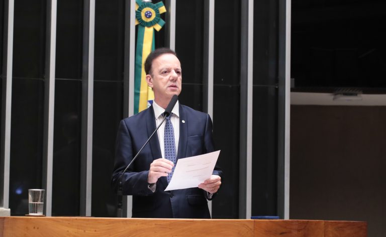 Leia mais sobre o artigo Comissão aprova bônus de 10% em residência para participantes do Mais Médicos
