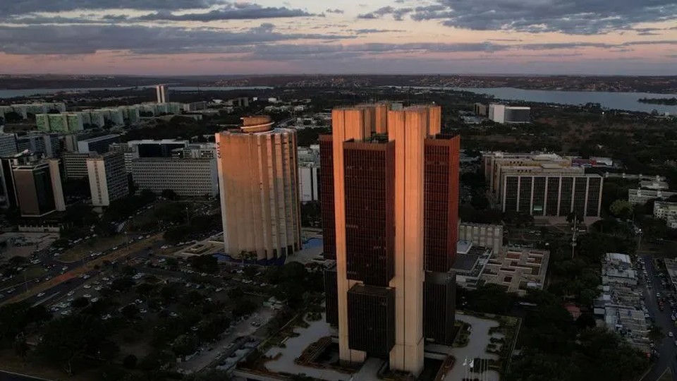 Leia mais sobre o artigo Mercado interrompe sequência de altas e mantém projeção de IPCA em 5,33%