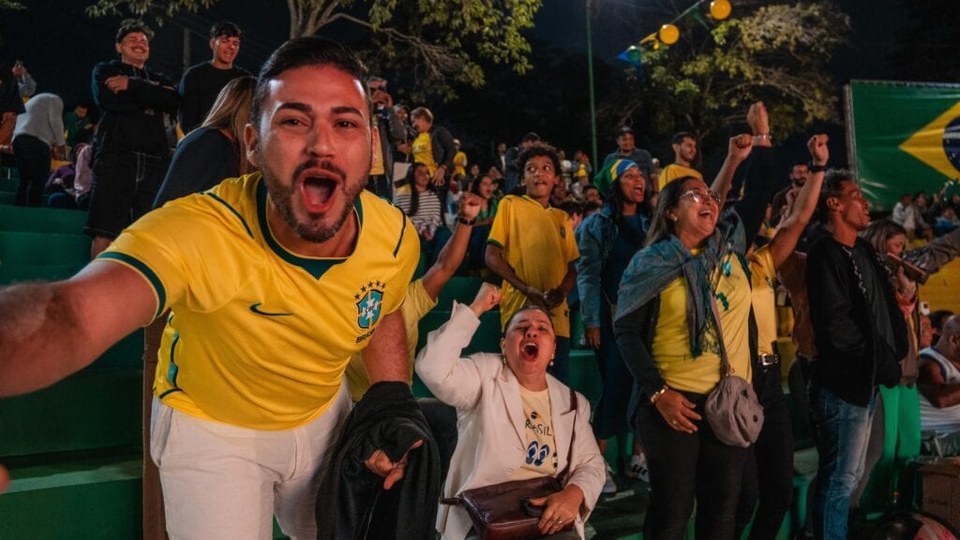 Torcida acreana se reune na Concha Acústica para assistir à terceira partida da Copa Do Mundo