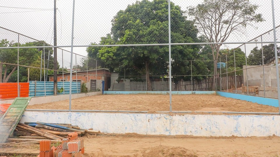 Prefeito Alysson Bestene vistoria construção de quadra poliesportiva no bairro Placas - Prefeitura de Rio Branco