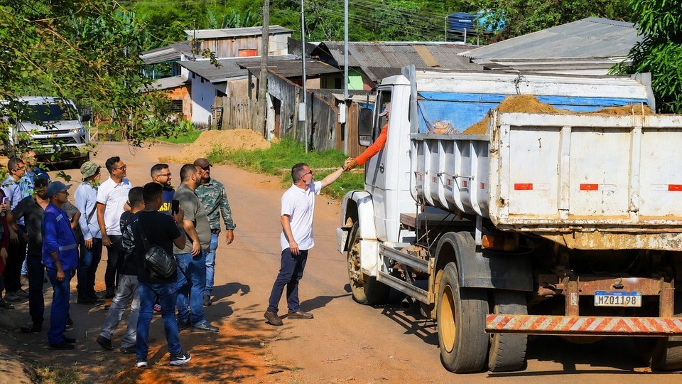 Prefeitura avança com obras de drenagem, remendo profundo e pavimentação em vias de Rio Branco - Prefeitura de Rio Branco