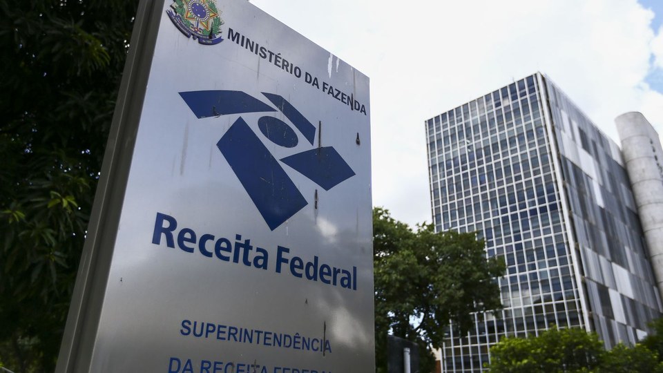 Leia mais sobre o artigo Receita paga nesta terça maior lote de restituição do IR da história