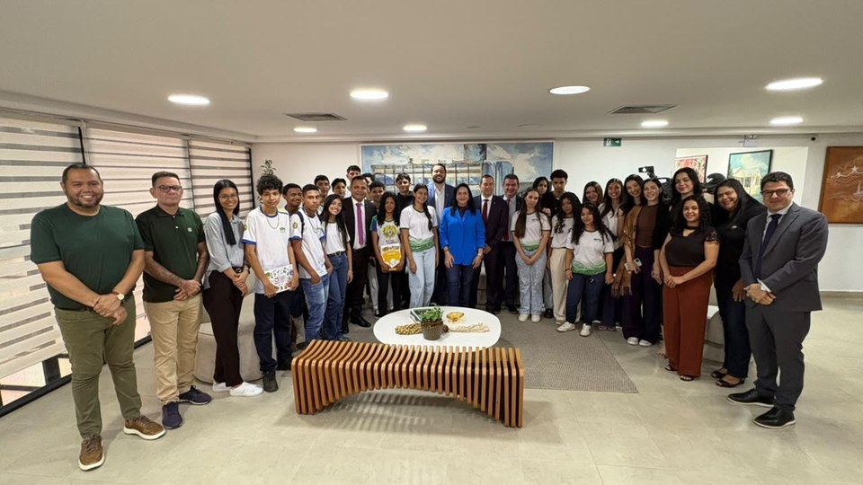 Estudantes do curso técnico em Serviços Públicos visitam a Aleac para conhecer o funcionamento do Parlamento - Assembleia Legislativa do Estado do Acre