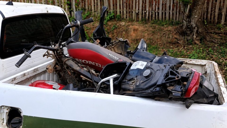 Leia mais sobre o artigo Polícia fecha suposto desmanche de motocicletas instalado em igreja em Cobija
